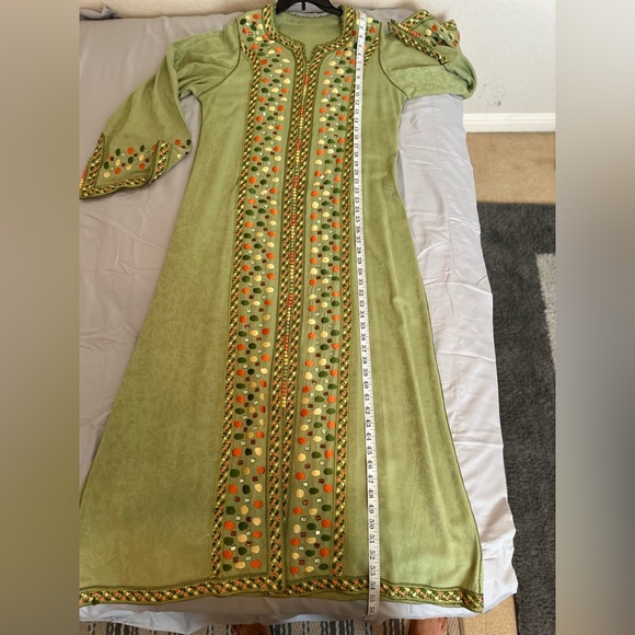 Vintage Moroccan Green Kaftan with Orange Embroideries. Size 16 - Picture 11 of 12